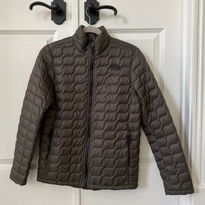 The North Face Boys Thermoball Jacket Size Large (L). Excellent condition.